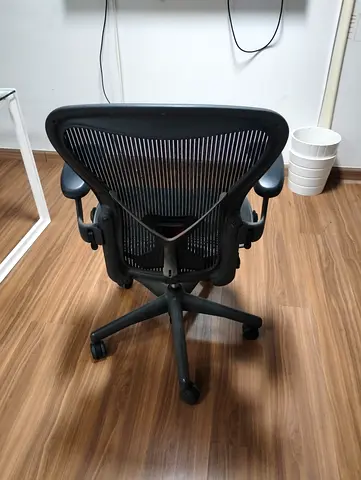 Selling for Herman Miller Areon chair size B size and C available
