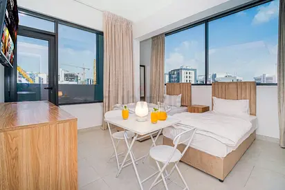 🏡 Comfortable Sharing Room for Working Professionals in Zenith One, Liwan 2
