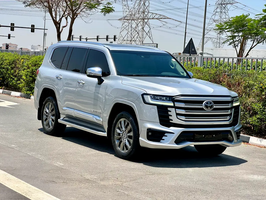 Toyota Land Cruiser 2023 — photo 1 of 9