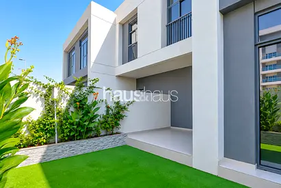 3BR | Upgraded | Landscaped Garden | Available Now