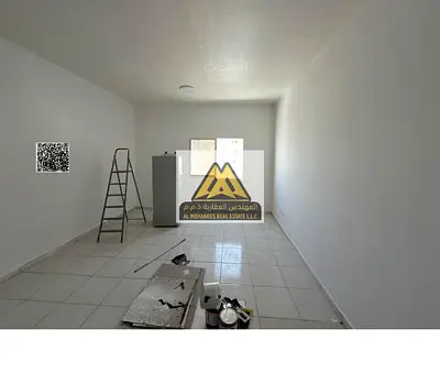 Studio in Al Rashidiya 3, semi-separated kitchen, central AC, built-in wardrobes, parking behind the building. AED 20,000 in 4 or 6 installments, oppo