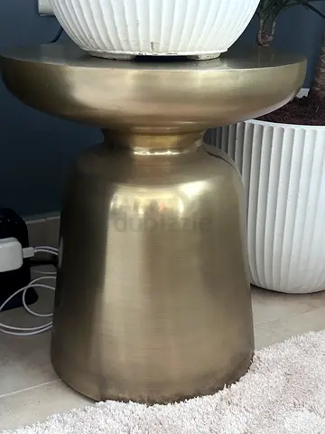 Accent table