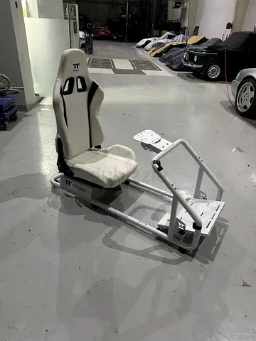 Simracing cockpit thermaltake