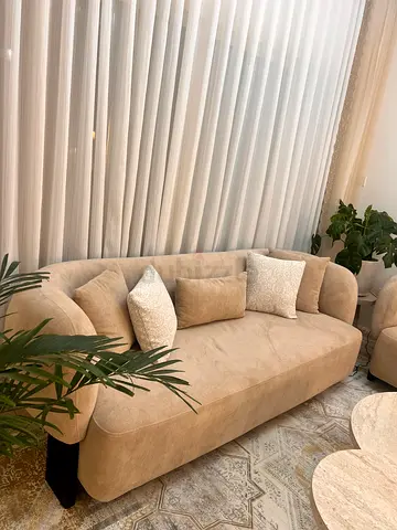 Modern sofa set of 5 -3 spacious 4 seater sofa+ 2 armchairs+2 round table