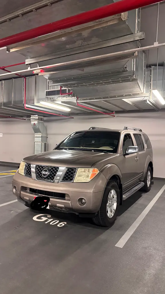 Nissan Pathfinder 2006 — photo 1 of 15