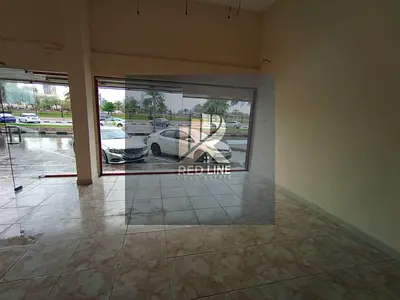 🔥 فرصة استثمارية نادرة على شارع جمال عبد الناصر – الشارقة 🔥 🚨 محل تجاري بموقع استراتيجي مقابل الحديقة وبجانب فندق هيلتون الشارقة | مدخل مباشر للموا