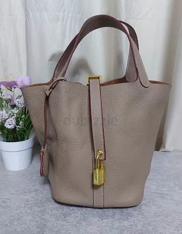 Preloved Hermes Style Picotan in Taupe pebbled leather