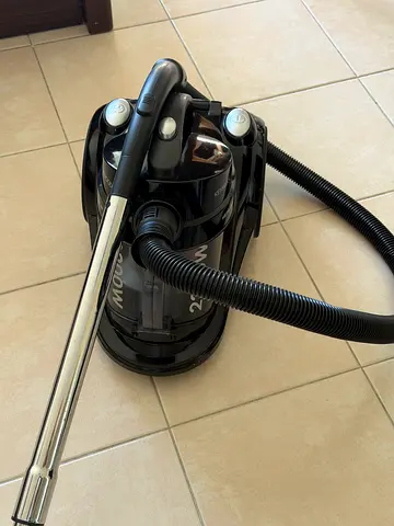 Black 2000W Canister Vacuum Cleaner - Very Good Condition