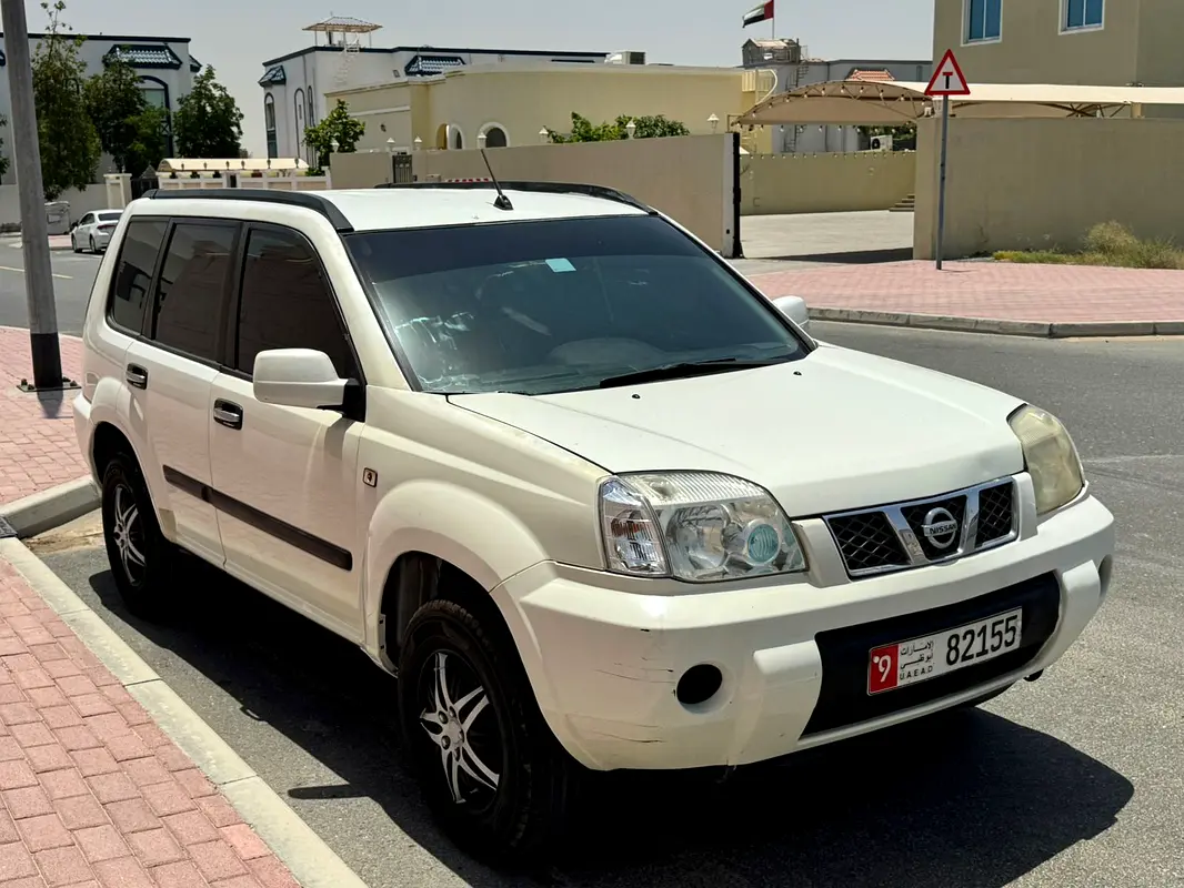 Nissan X-Trail 2012 — photo 1 of 12