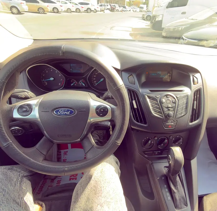 Ford Focus 2014 — photo 1 of 4