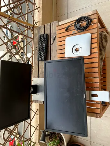 Two Dell monitors with stand, keyboard and cables - used (bundle)