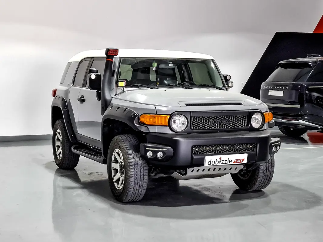 Toyota FJ Cruiser 2019 — photo 1 of 15