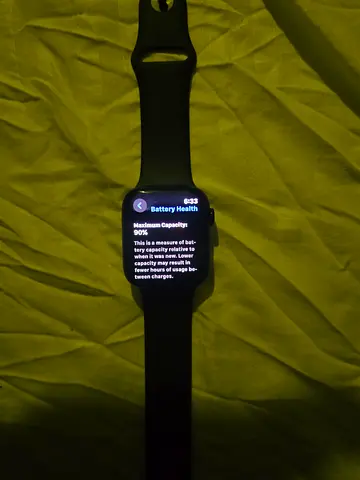 Apple Watch Series 8 (45mm) - لقطة نضافة وشاشة كبيرة