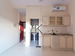 Lavish studio available in muwaliah full of family building for contact Babar