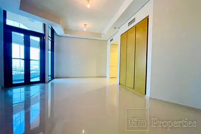 Mid Floor | Vacant | Residential