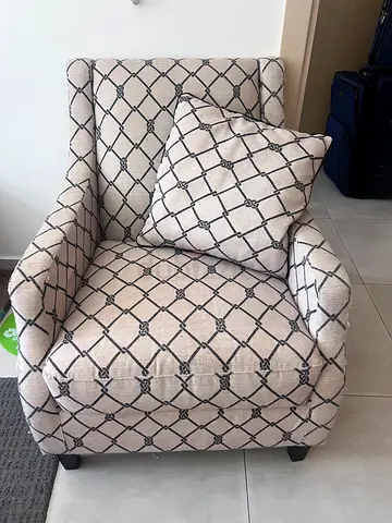 Single upholstered accent armchair with patterned fabric (includes cushion)