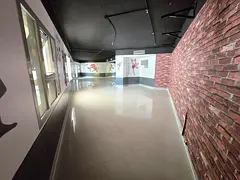 Front Of Metro | Chiller Free | Prime Location