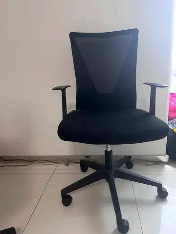 Ergonomic Black Mesh Office Chair with Armrests