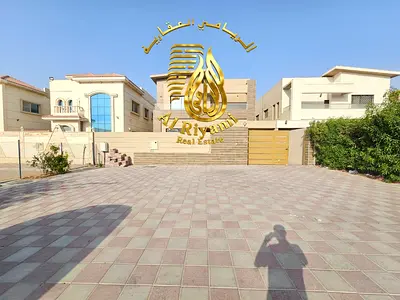 فيلا فاخرة بديزاين اوروبى وبموقع متميز واستراتيجى بمنطقة الروضة بالقرب من شارع الشيخ محمد بن زايد