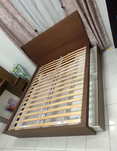 IKEA malam queen‑size bed (160 × 200 cm) with 2 storage drawers underneath and an IKEA mattress ✨