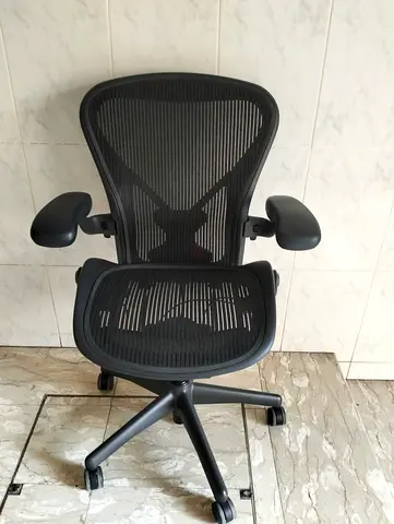 Herman Miller Areon chair size B size and C full loaded available for selling