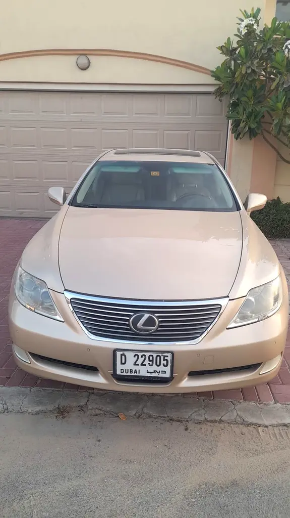 Lexus LS-Series 2008 — photo 1 of 9