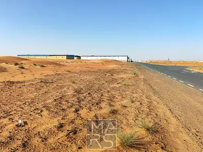 تملك حر للجميع – موقع مميز – مركز أعمال جديد