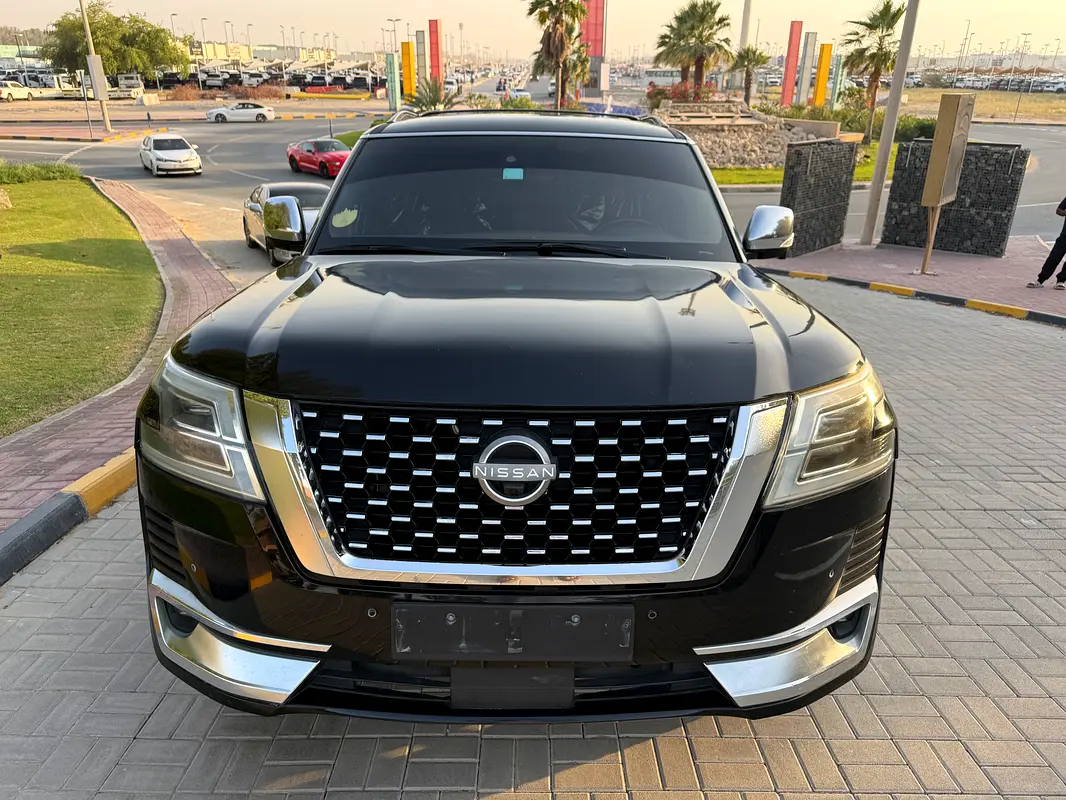 Nissan Patrol 2019 — photo 1 of 19