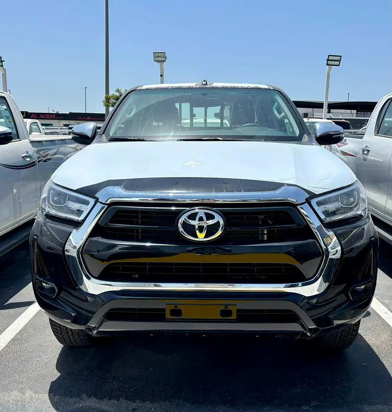 Toyota Hilux 2026 — photo 1 of 12