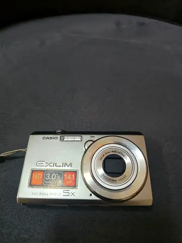 Casio Exilim 14.1MP Compact Digital Camera - Working Condition without charger
