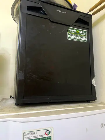 Room mini fridge - black, used
