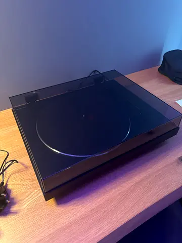 Clean Sony Turntable / Record Player with Dust Cover