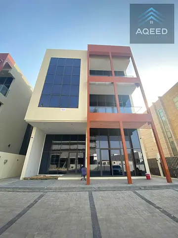 بناية فاخرة للبيع G+2 | تراس واسع قابل للاستخدام | مساحة 6,309 قدم مربع | تصميم عصري مميز