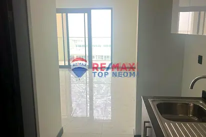 RENTED - UNFURNISHED - BIG STUDIO - MID FLOOR