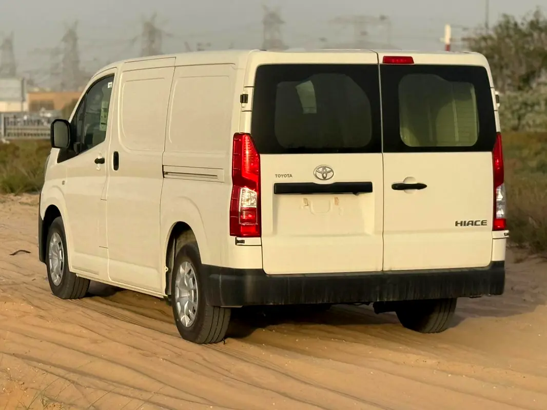 Toyota Hiace 2025 — photo 1 of 15