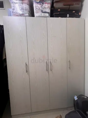 Light wood 4-door wardrobe in good condition