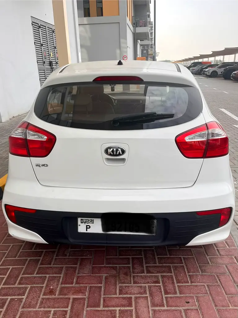 Kia Rio 2016 — photo 1 of 5