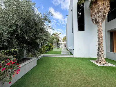 Luxury living | Corner plot | Single row