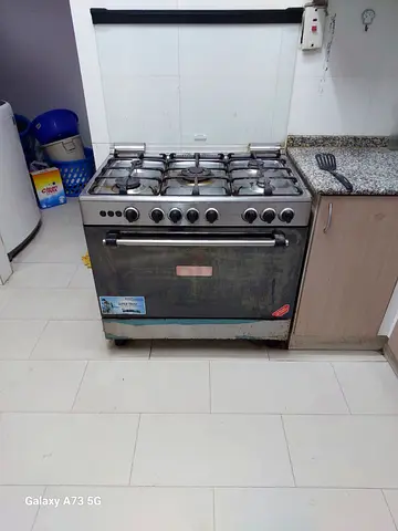 Used 5-Burner Freestanding Gas Cooker with Oven – Needs Cleaning