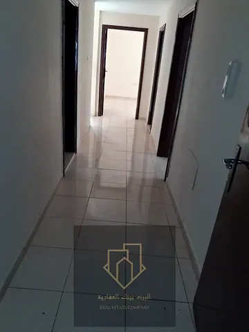 مساحه كبيره + اطلاله مفتوحه + قريبه من جميع الخدمات والمخارج