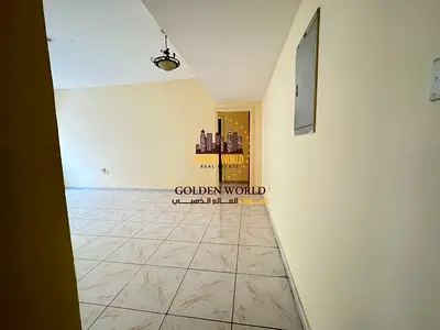شقة غرفة وصالة في الخان الشارقة، خزائن حائط، غرفة ماستر. موقع مميز قريب من جميع الخدمات وسهل الوصول إلى دبي. الإيجار 35 ألف سنوي مع تابي وتمارا.