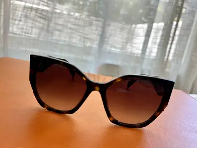 Prada sunglasses (brand new)