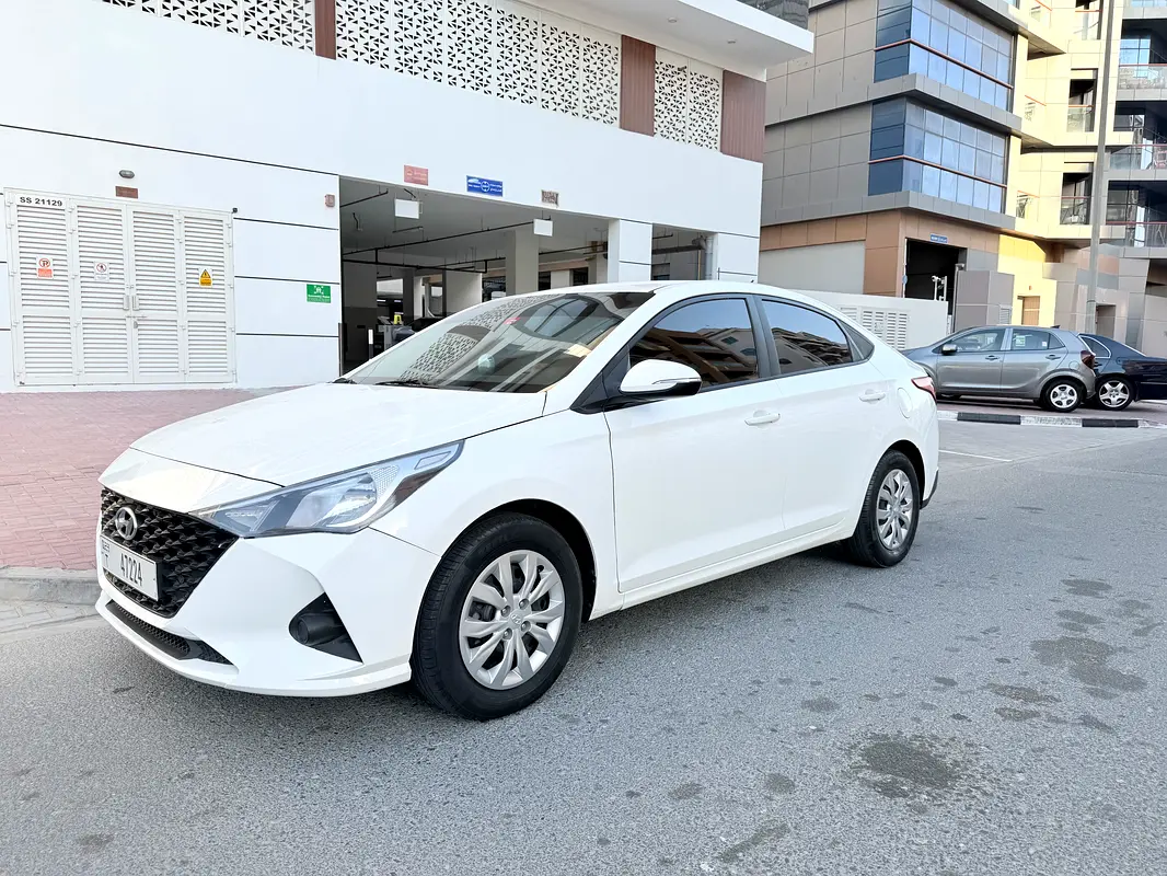 Hyundai Accent 2021 — photo 1 of 16