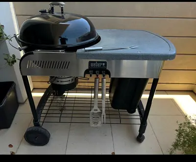 Weber charcoal kettle grill with prep side table — good working condition