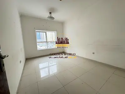 2BR apartment and Living Room in Al Khan, Sharjah. 2 bathrooms. Prime location near all services with easy access to Dubai. AED 40K yearly, Tabby & Ta