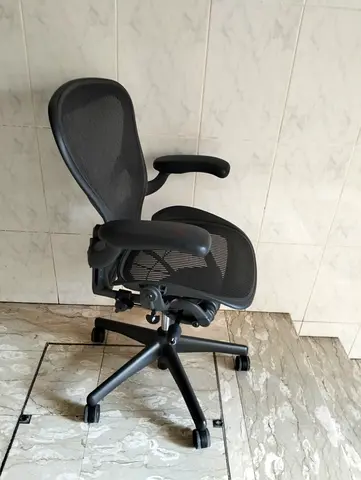 Herman Miller Areon chair size B size and C full loaded available for selling
