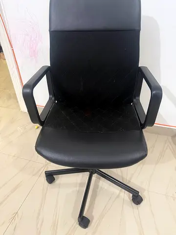 Black Ergonomic Office Chair with Armrests - Good Condition