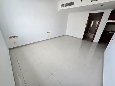 استوديو للإيجار في التعاون مع مطبخ منفصل وحمام 1 بسعر 26 ألف سنوياً.