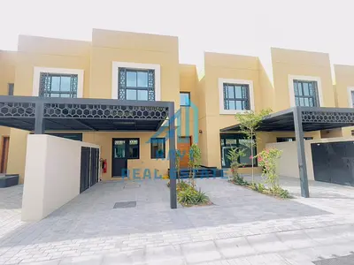 فرصة استثمارية | فيلا فاخرة متوسطة الحجم مكونة من 4 غرف نوم للبيع في مدينة الشارقة المستدامة