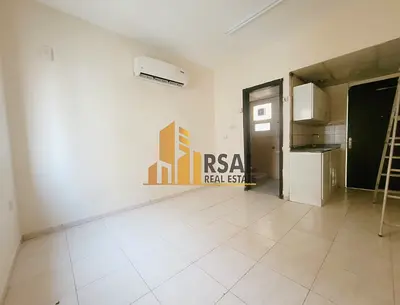 Lavish Studio/Close Kitchen/Bachloer Building/Near Ambassador School